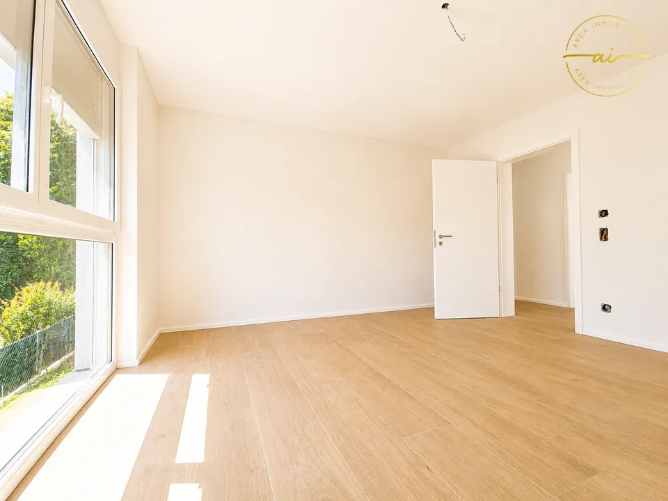 EXCLUSIF 4.5 PIÈCES APPARTMENT AVEC JARDIN ET VUE PANORAMIQUE À SALA CAPRIASCA