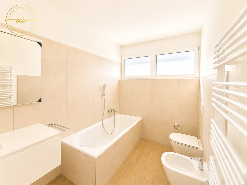EXCLUSIF 4.5 PIÈCES APPARTMENT AVEC JARDIN ET VUE PANORAMIQUE À SALA CAPRIASCA
