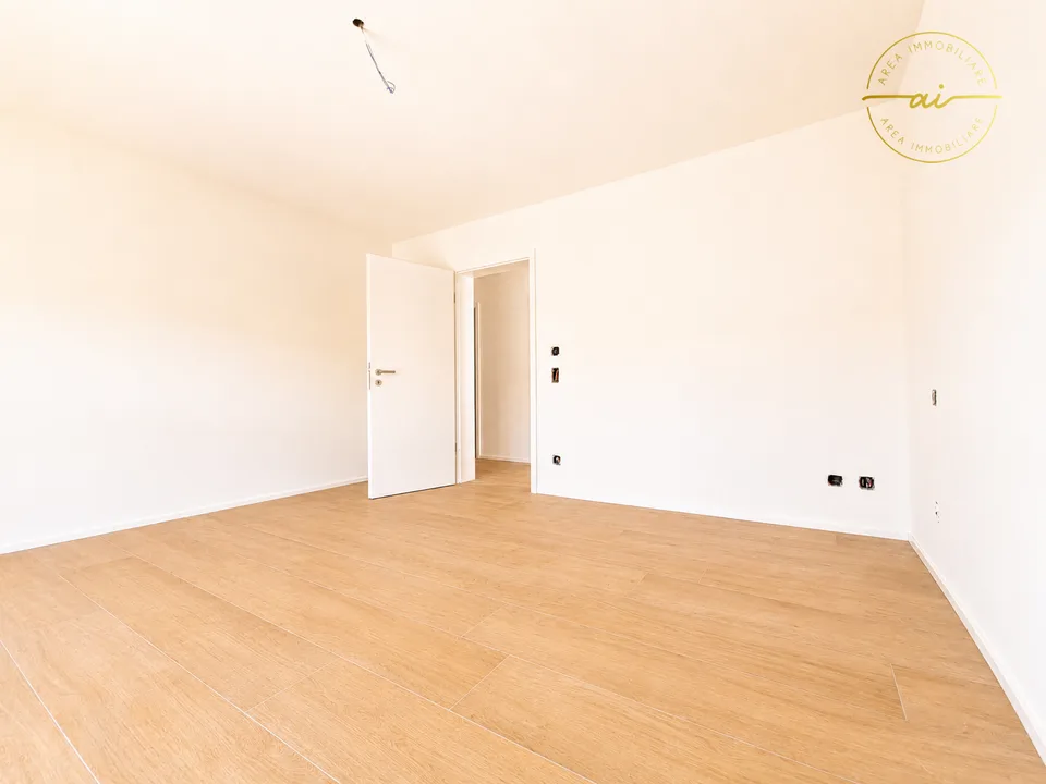 EXCLUSIF 4.5 PIÈCES APPARTMENT AVEC JARDIN ET VUE PANORAMIQUE À SALA CAPRIASCA