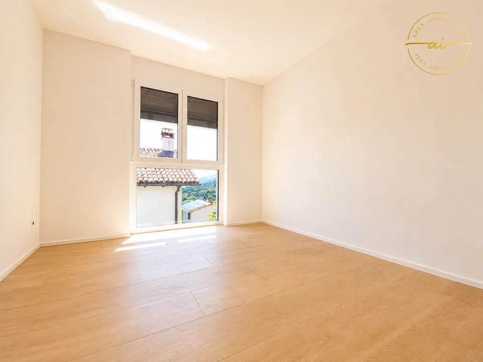 EXCLUSIF 4.5 PIÈCES APPARTMENT AVEC JARDIN ET VUE PANORAMIQUE À SALA CAPRIASCA