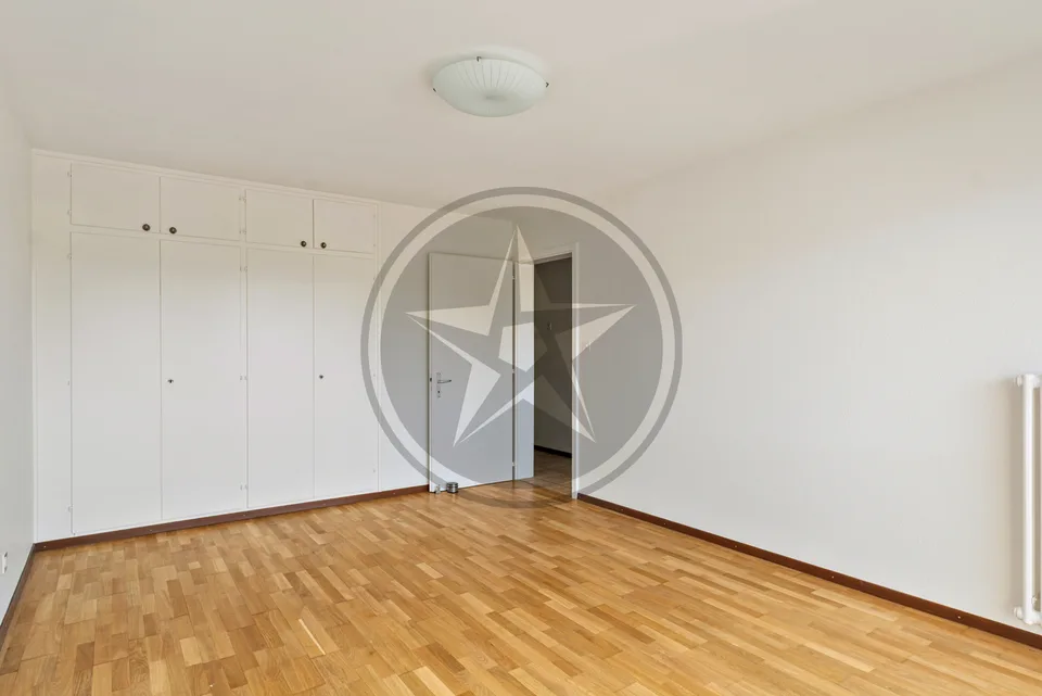 3,5 Zimmer mit Balkon, Seeblick und Garage - nur für Investoren reserviert