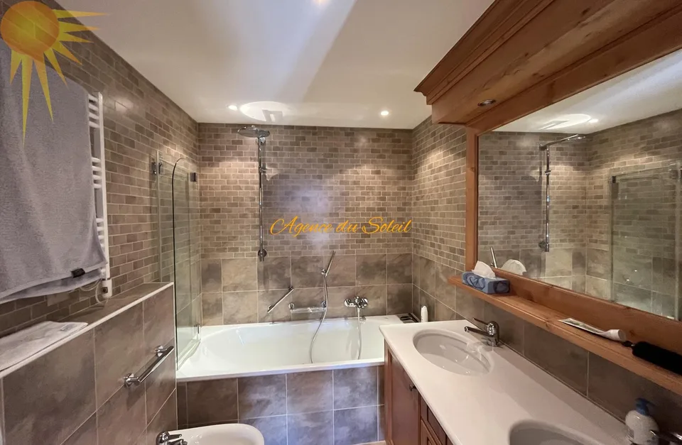 Au coeur de Crans ! Élégant appartement de standing de 3,5 pièces avec vaste terrasse orientée est!