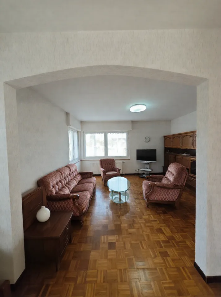 5 bedroom family house with large garage and garden, close to Swiss border
