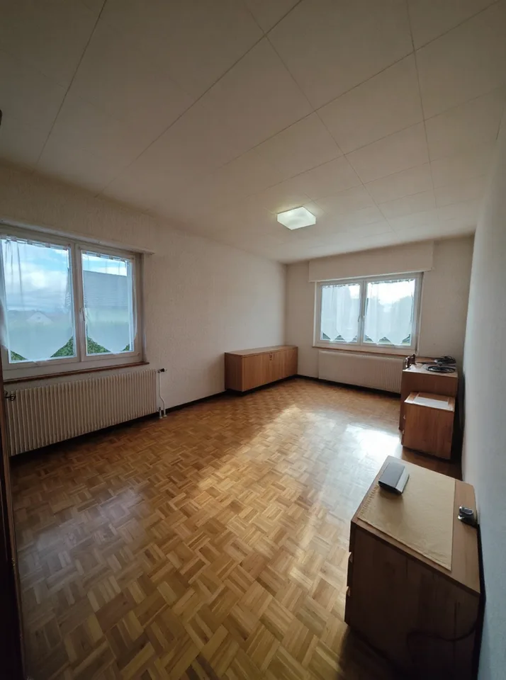 5 bedroom family house with large garage and garden, close to Swiss border