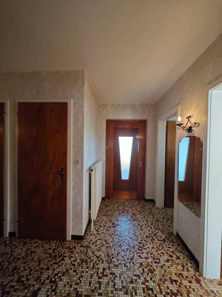 5 bedroom family house with large garage and garden, close to Swiss border