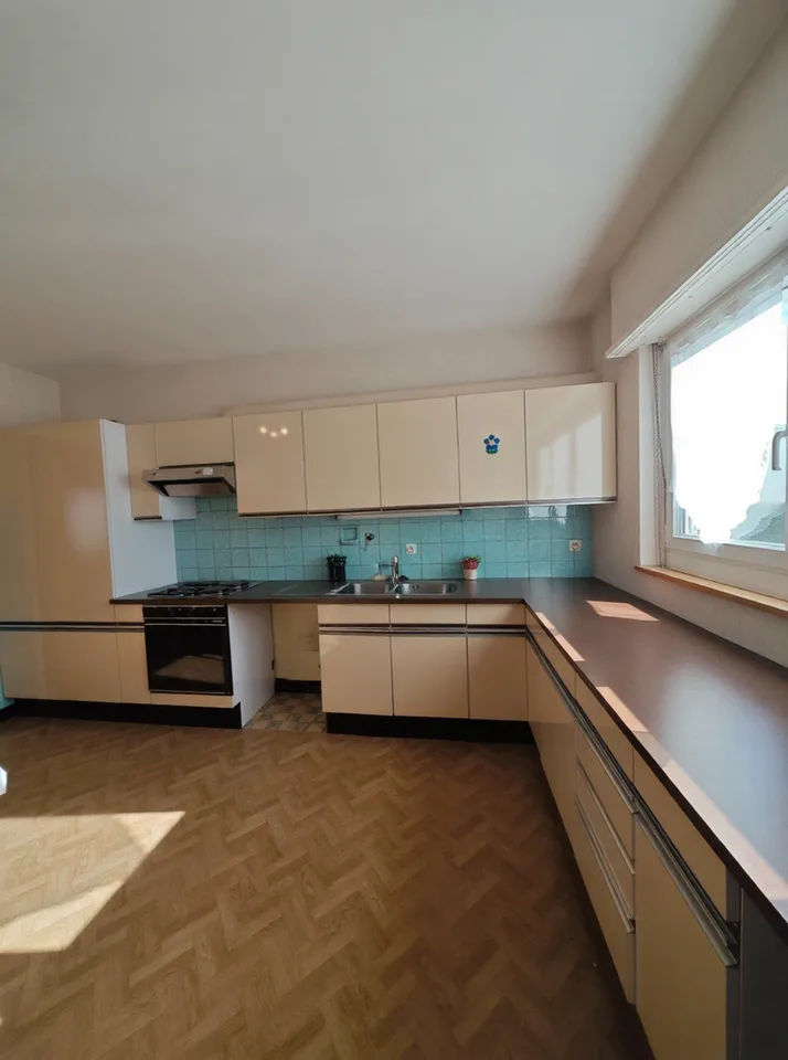 5 bedroom family house with large garage and garden, close to Swiss border