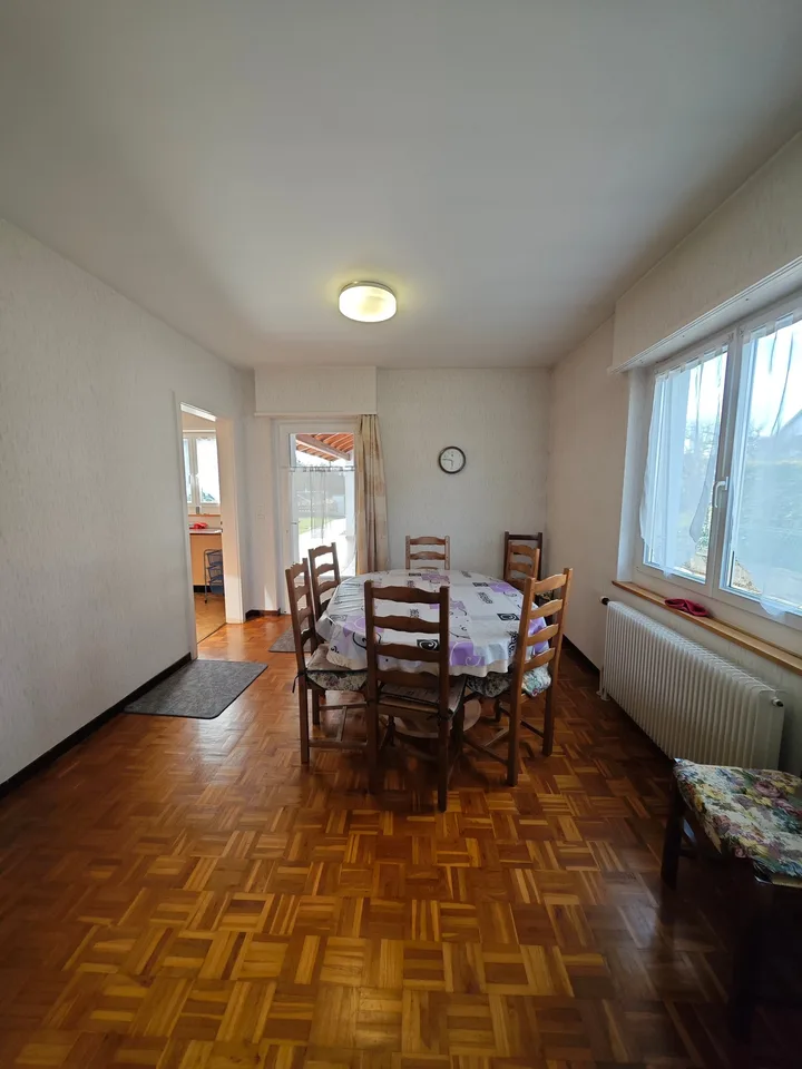 5 bedroom family house with large garage and garden, close to Swiss border