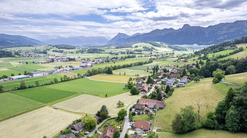 Parcelle de construction de 1'336 m2 avec vue panoramique à Burgistein à vendre