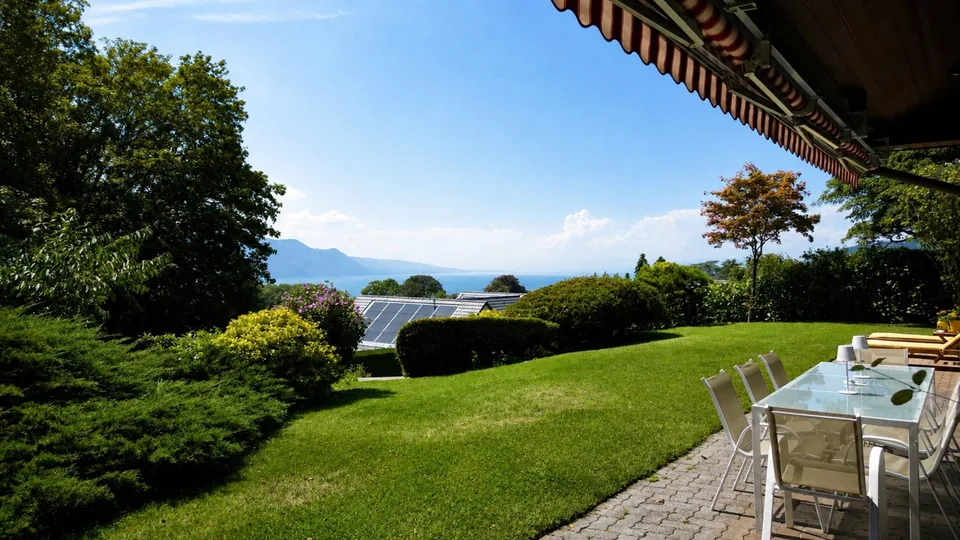 Villa exceptionnelle avec vue sur le lac et les Alpes dans un cadre préservé