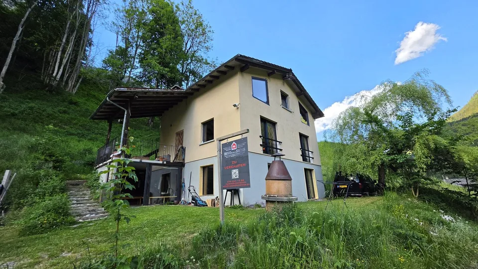 6-Zimmer-Zweifamilienhaus mit Panorama, Schwendi im Weisstannental SG