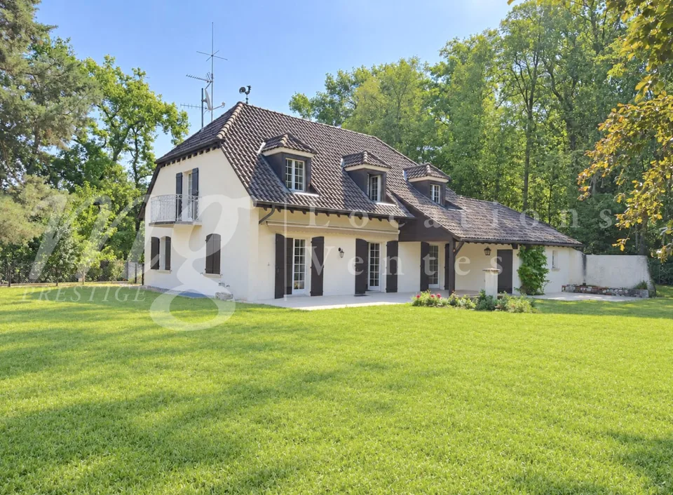 TRES BELLE ET GRANDE MAISON INDIVIDUELLE DE 9 PIECES - 5 CHAMBRES - PISCINE