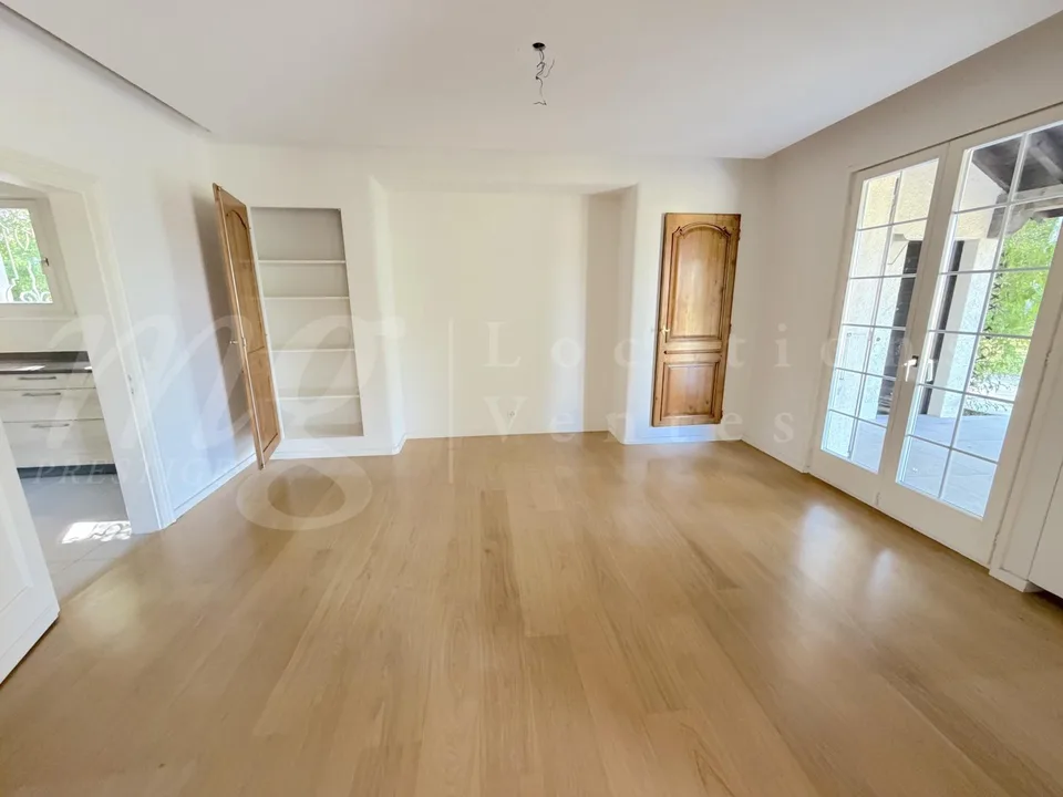 SEHR SCHÖNES UND GROßES EINFAMILIENHAUS MIT 9 ZIMMERN - 5 SCHLAFZIMMERN - SCHWIMMBAD