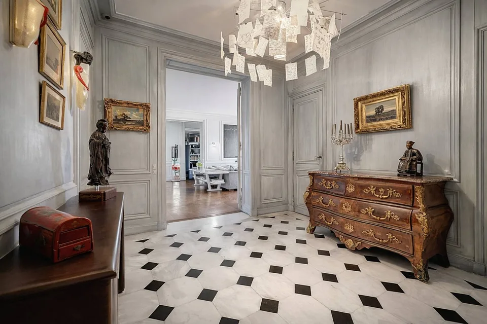 In the heart of Ouchy, 7-room apartment with lake view