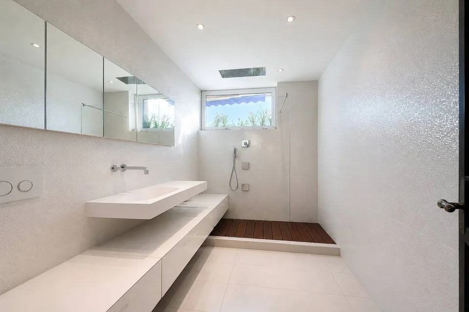 In the heart of Ouchy, 7-room apartment with lake view