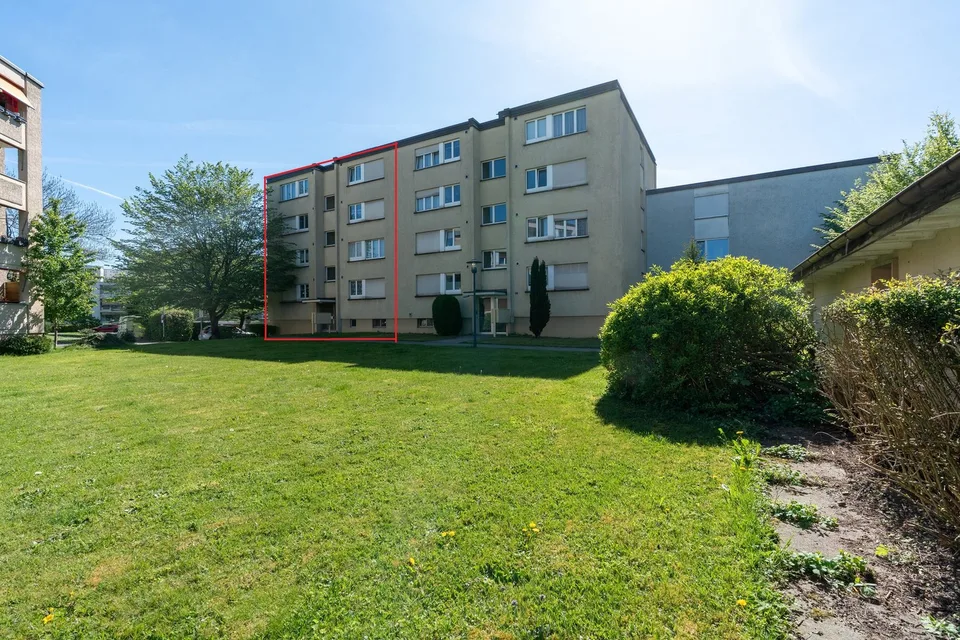 Fully rented multi-family house in a central residential area in Dübendorf