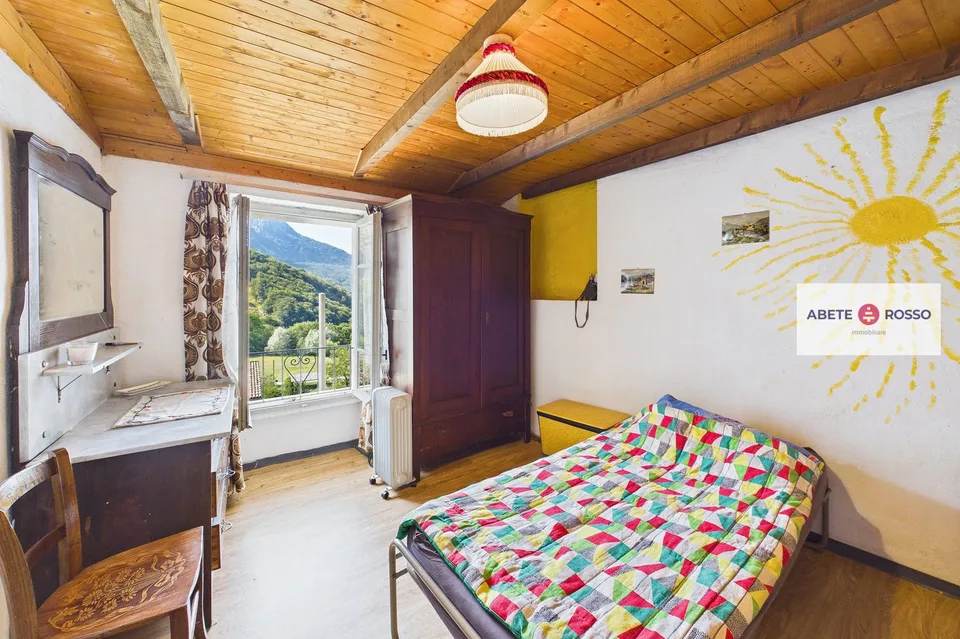 Rustikales Haus mit Terrasse und Rasen im Herzen des sonnigen Valcolla.