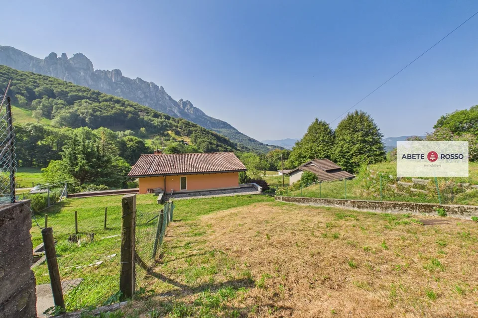 Rustikales Haus mit Terrasse und Rasen im Herzen des sonnigen Valcolla.