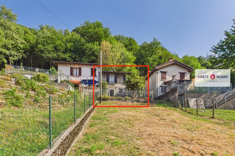 Rustikales Haus mit Terrasse und Rasen im Herzen des sonnigen Valcolla.