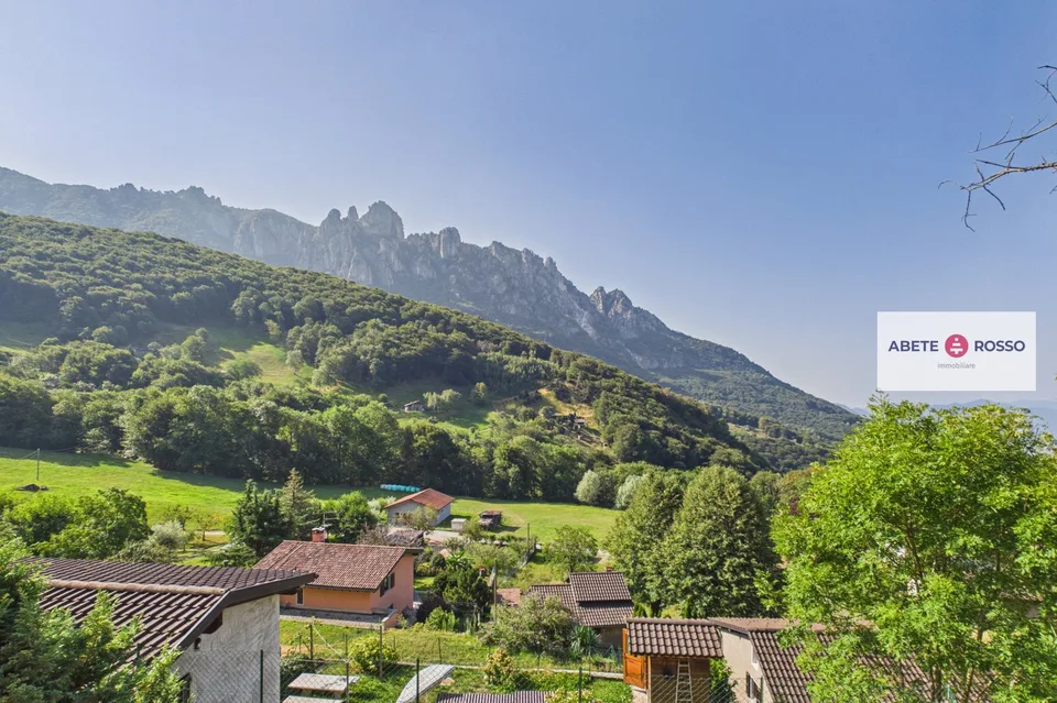 Rustikales Haus mit Terrasse und Rasen im Herzen des sonnigen Valcolla.