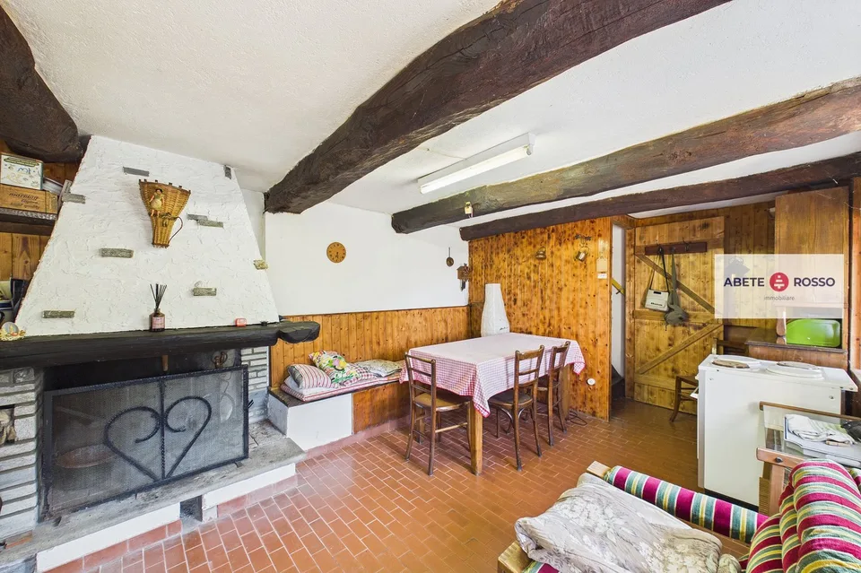 Rustikales Haus mit Terrasse und Rasen im Herzen des sonnigen Valcolla.