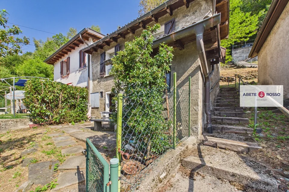 Rustikales Haus mit Terrasse und Rasen im Herzen des sonnigen Valcolla.