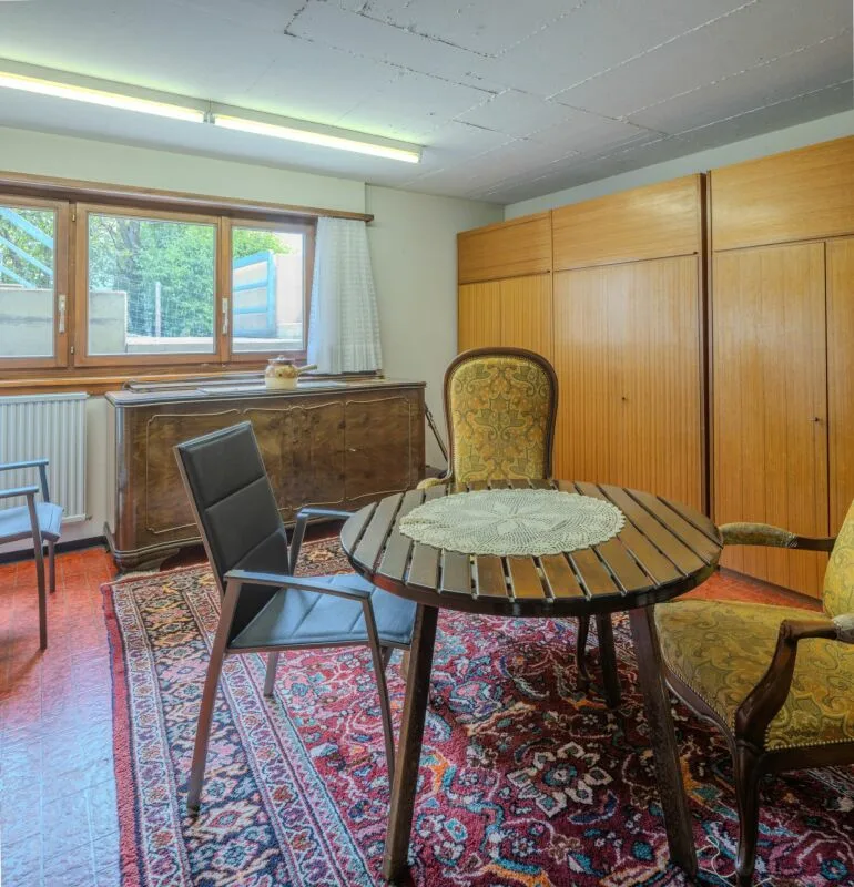 Freistehendes, renovationsbedürftiges 4.5 Z' EFH mit top Aussicht