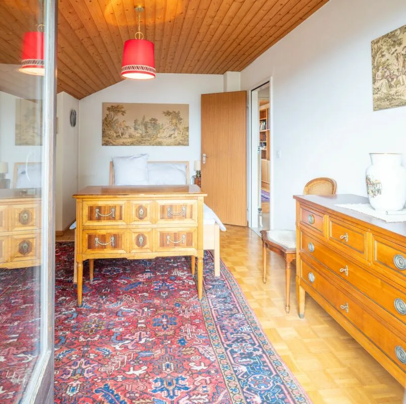 Freistehendes, renovationsbedürftiges 4.5 Z' EFH mit top Aussicht