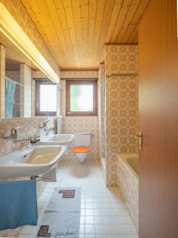 Freistehendes, renovationsbedürftiges 4.5 Z' EFH mit top Aussicht