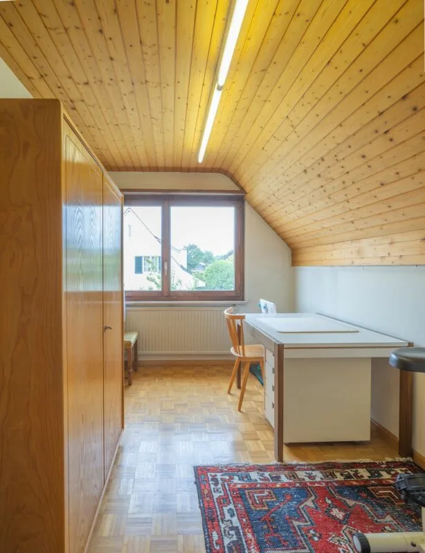 Freistehendes, renovationsbedürftiges 4.5 Z' EFH mit top Aussicht