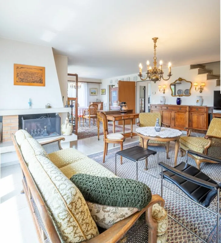 Freistehendes, renovationsbedürftiges 4.5 Z' EFH mit top Aussicht