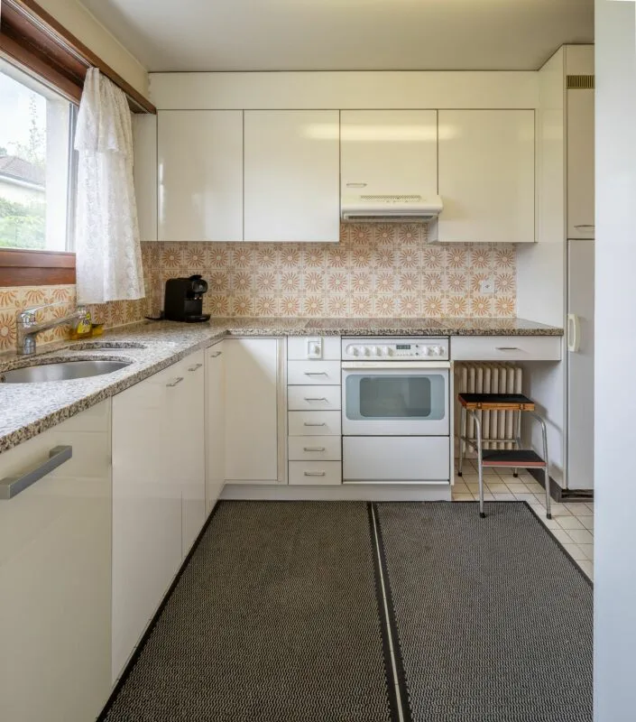 Freistehendes, renovationsbedürftiges 4.5 Z' EFH mit top Aussicht