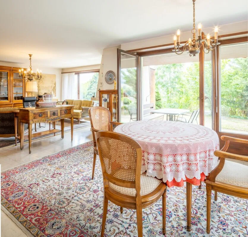 Freistehendes, renovationsbedürftiges 4.5 Z' EFH mit top Aussicht