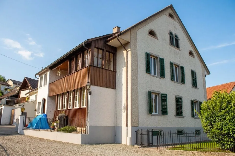 Gepflegtes Mehrfamilienhaus mit 4 Einheiten