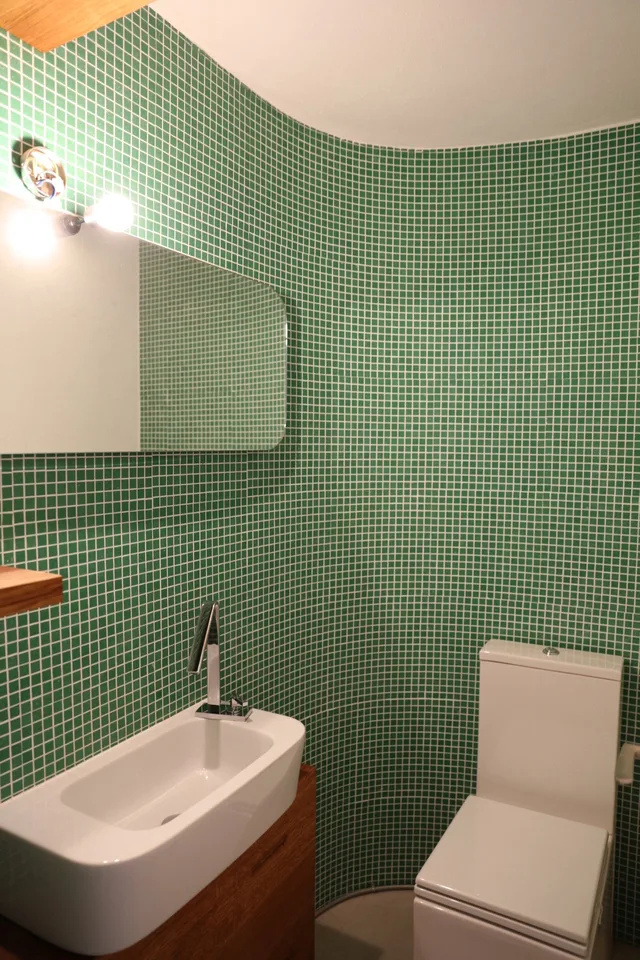 Moderne Erdgeschosswohnung mit grossem Sitzplatz