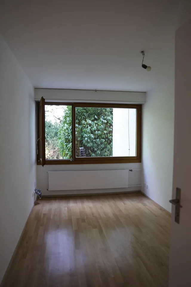Moderne Erdgeschosswohnung mit grossem Sitzplatz