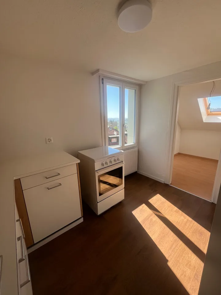 grosszügige 4 Zimmer-Wohnung mit super Aussicht, zwei Balkone und renoviertem Bad