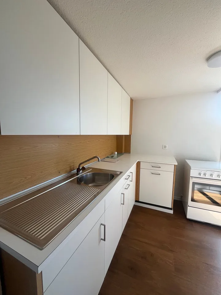 grosszügige 4 Zimmer-Wohnung mit super Aussicht, zwei Balkone und renoviertem Bad