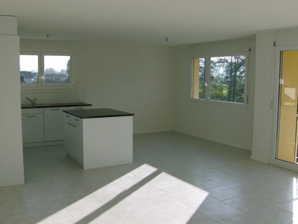 Bright 4.5 room apartment