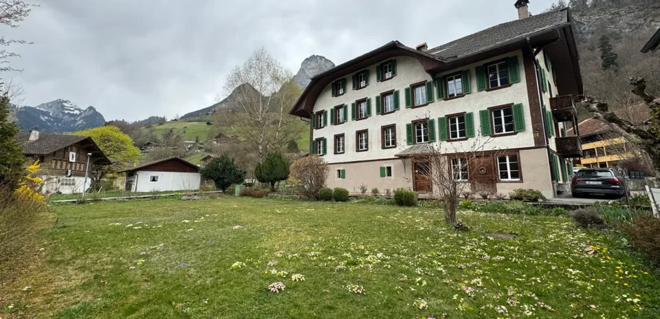 Charmante 5.5-Zimmer-Wohnung in historischem Gebäude unweit des BHF
