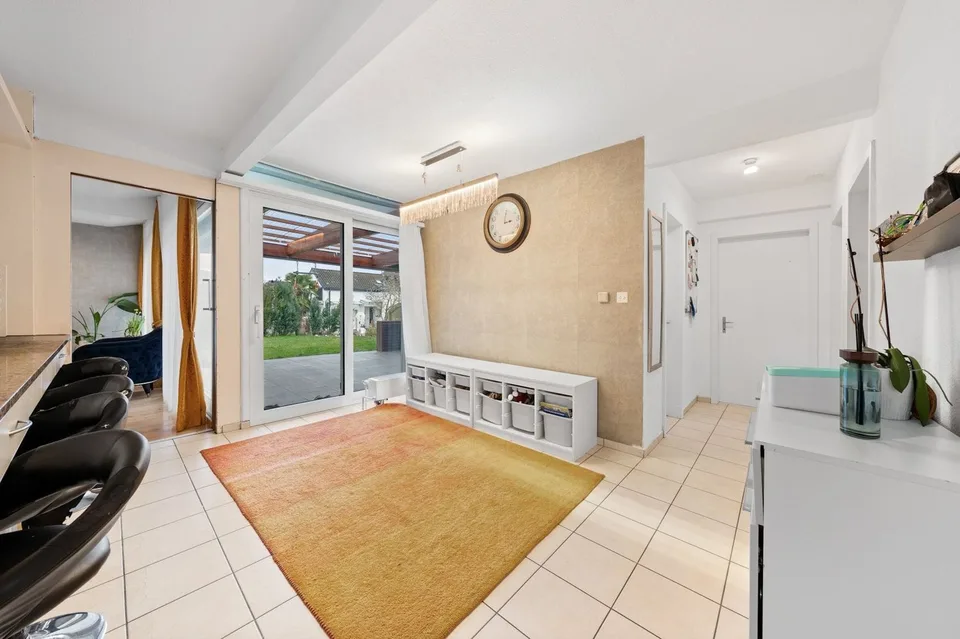 Casa a schiera di stile bungalow di 6,5 locali con giardino a Däniken - vantaggiosa in termini di tasse