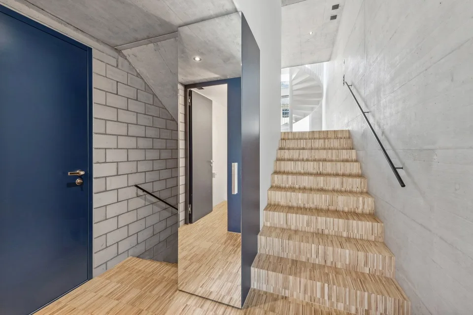 Abitazione in townhouse di lusso con atrio mozzafiato e design moderno