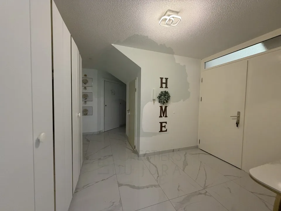 Prächtige renovierte 5,5-Zimmer-Wohnung mit Terrasse und Aussicht