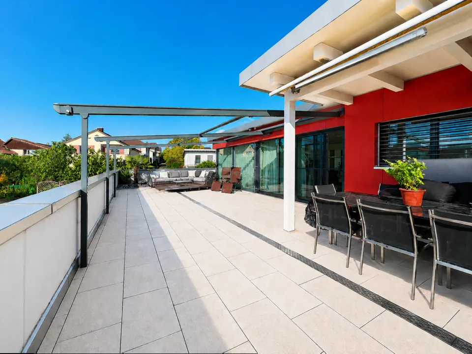 Ein Wohntraum mit Weitsicht - Exklusive Attikawohnung mit grosser Terrasse und Blick auf das Schloss Lenzburg