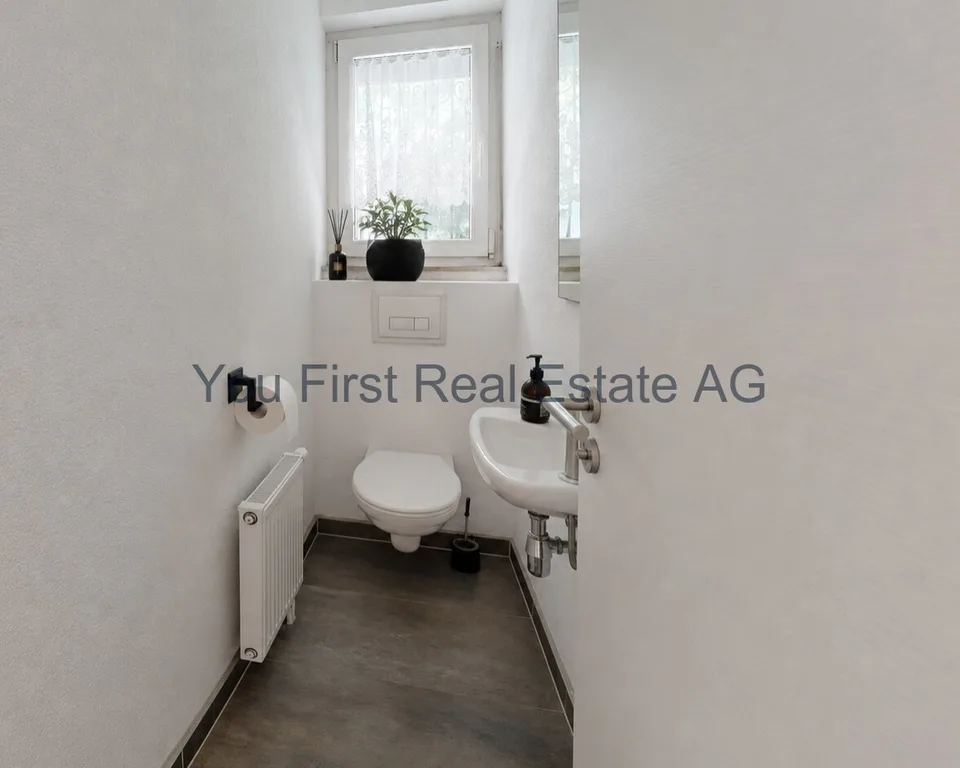 Großzügiges Mehrgenerationenhaus mit moderner Energietechnik in Albst