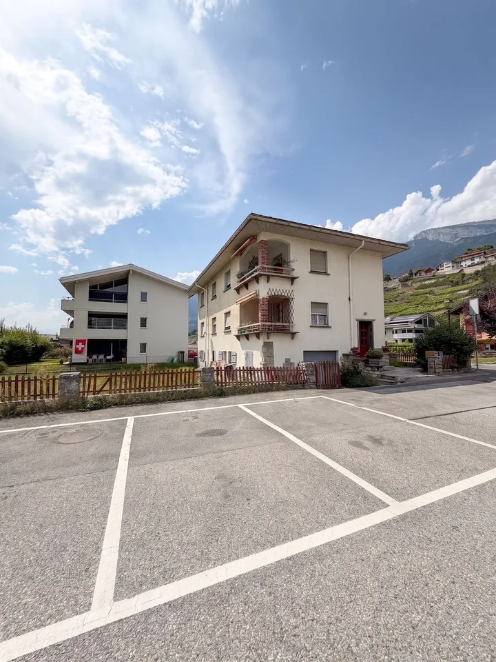 Rare in Conthey - Building with two apartments on a 542 m² plot