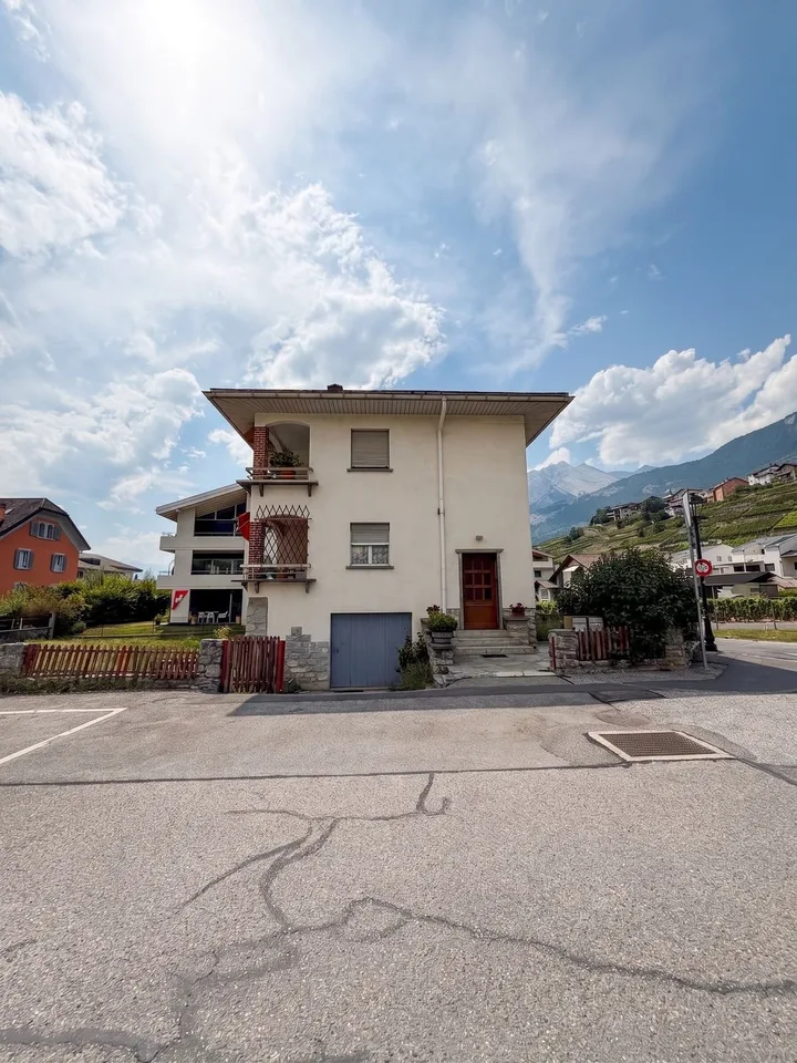 Rare in Conthey - Building with two apartments on a 542 m² plot