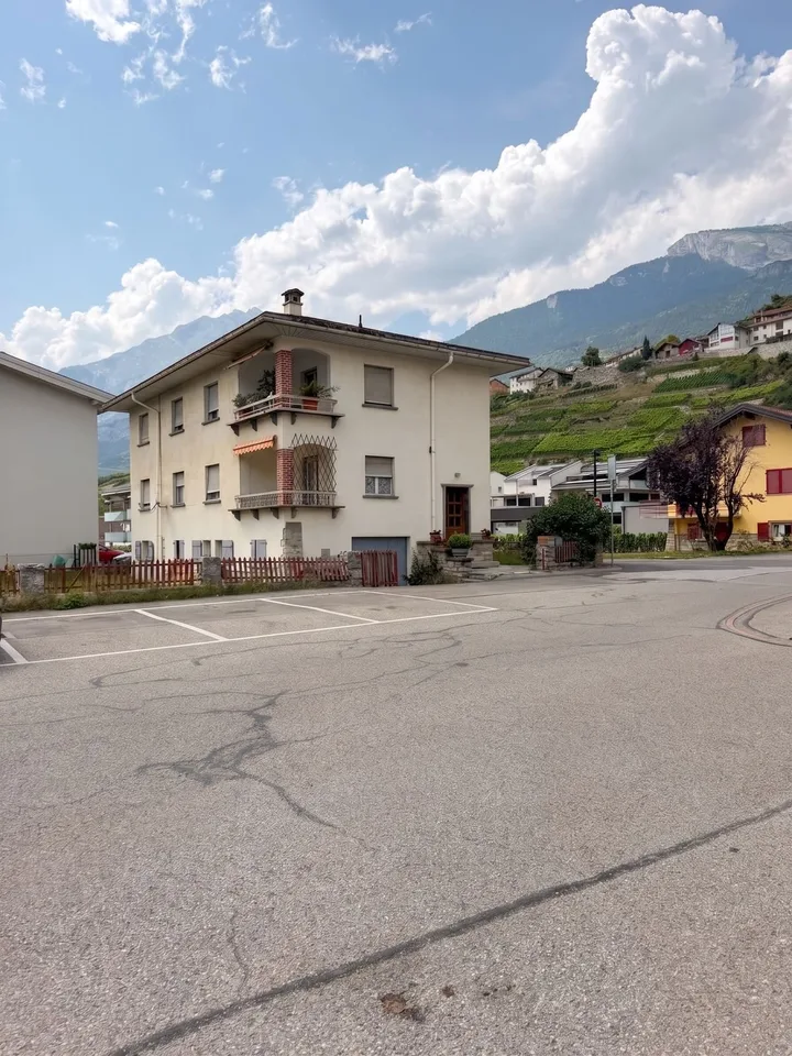 Rare in Conthey - Building with two apartments on a 542 m² plot