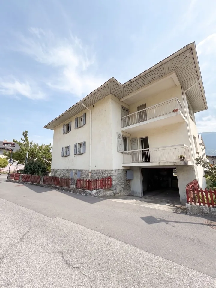 Rare in Conthey - Building with two apartments on a 542 m² plot