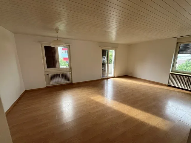 Beautiful and spacious 4 1/2 room apartment in a good location