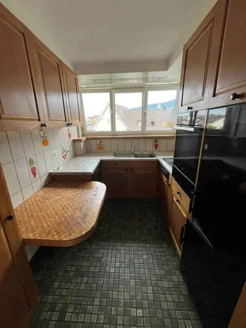 schöne und geräumige 4 1/2 Zimmer Wohnung an guter Lage